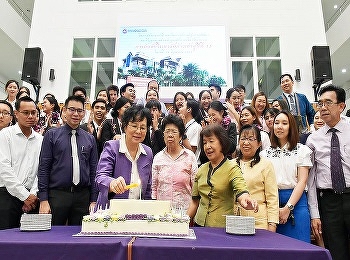 Merit and offering monks On the
anniversary of the founding of the
College, 15th