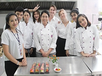 The exchange students from the
University of Hradec Kra’love’ Czech
Republic studied the art of Thai cooking
by making “Lookchub” together with the
third year Restaurant Business students
from the Hotel management department,
International college.